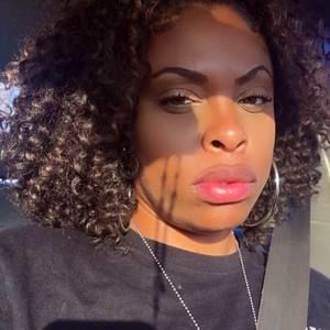 Meet your Posher, Arielle